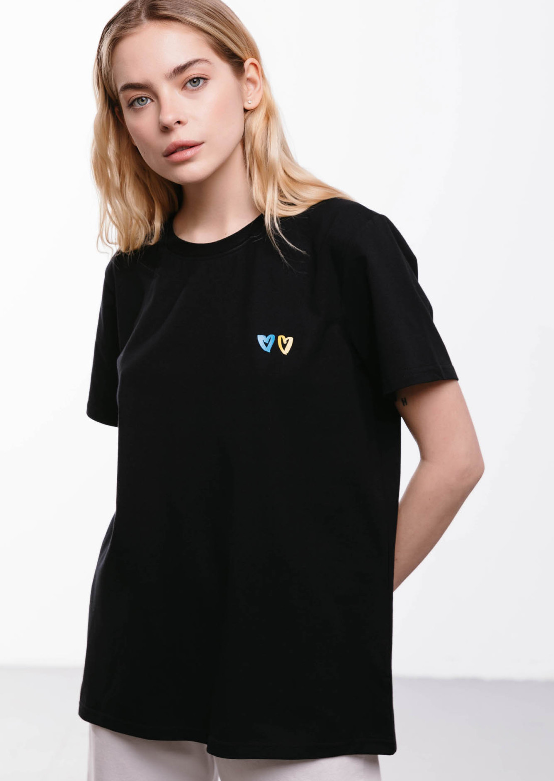 Black T-shirt with print "Два серця"
